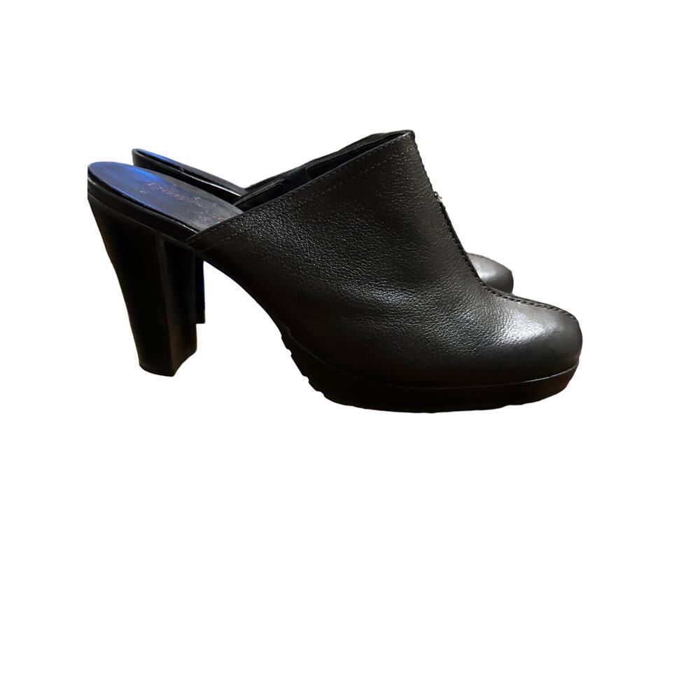 Women’s Enzo Angiolini Black Leather Mule Shoes. Size 8.5